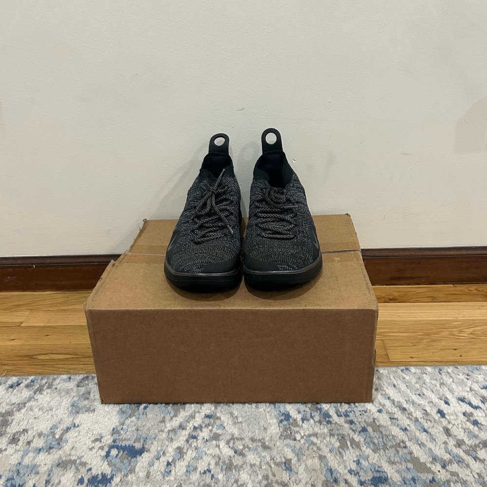 Kd 11 black twilight, Size 14 Like new